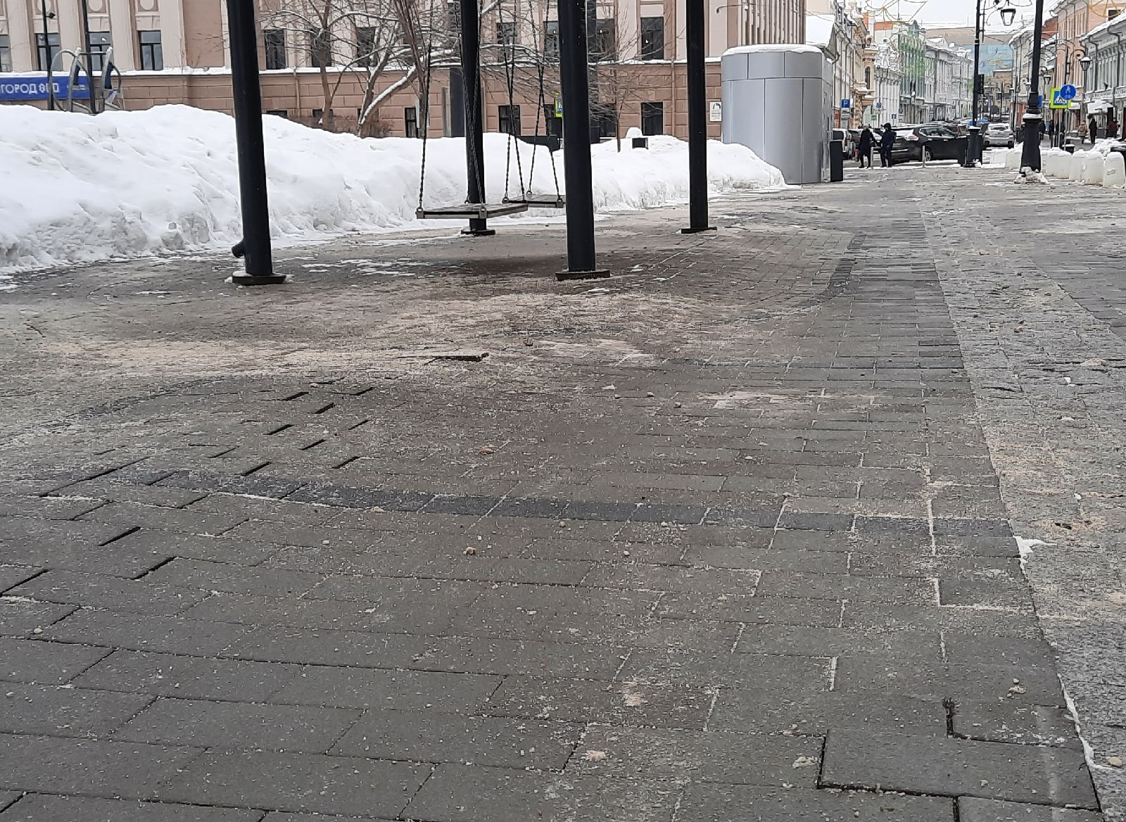 Разрушающуюся плитку на площади Маркина в Нижнем Новгороде восстановят весной