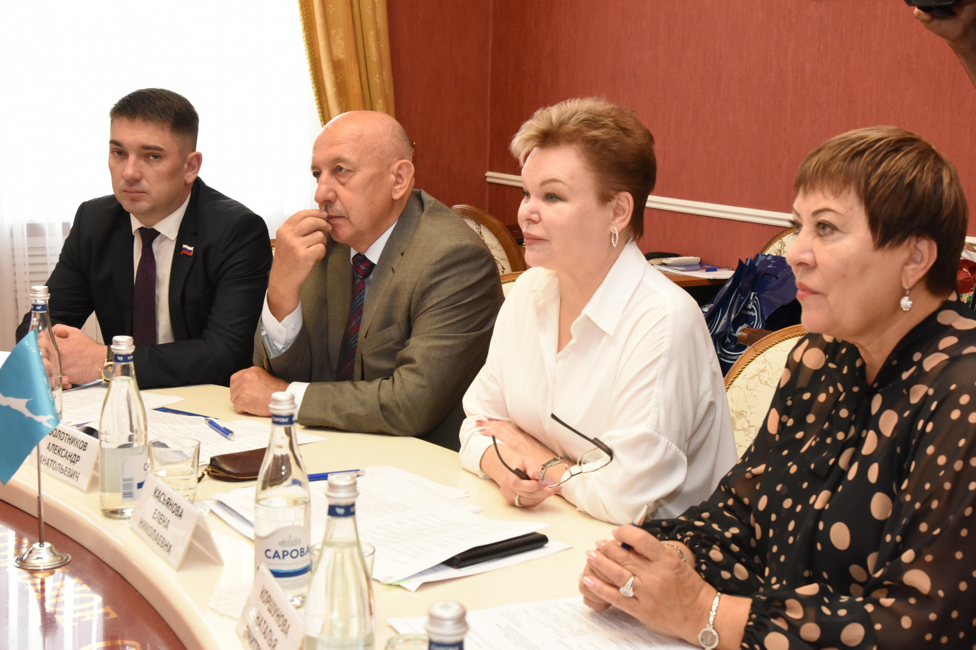 Парламентарии обсудили меры поддержки экономики Нижегородской области и Сахалина