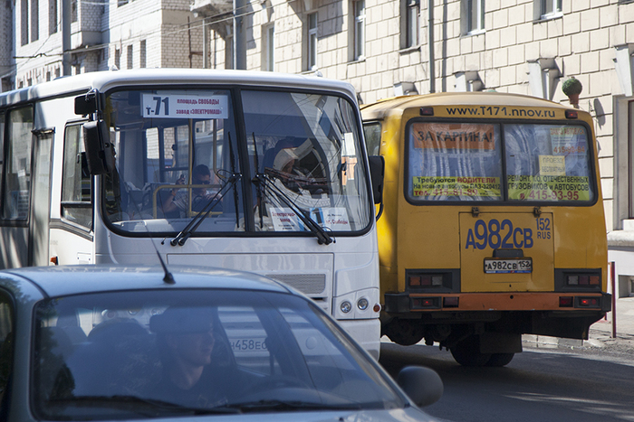 Перевозчик Комраков продолжит работу на маршруте после расторжения контракта