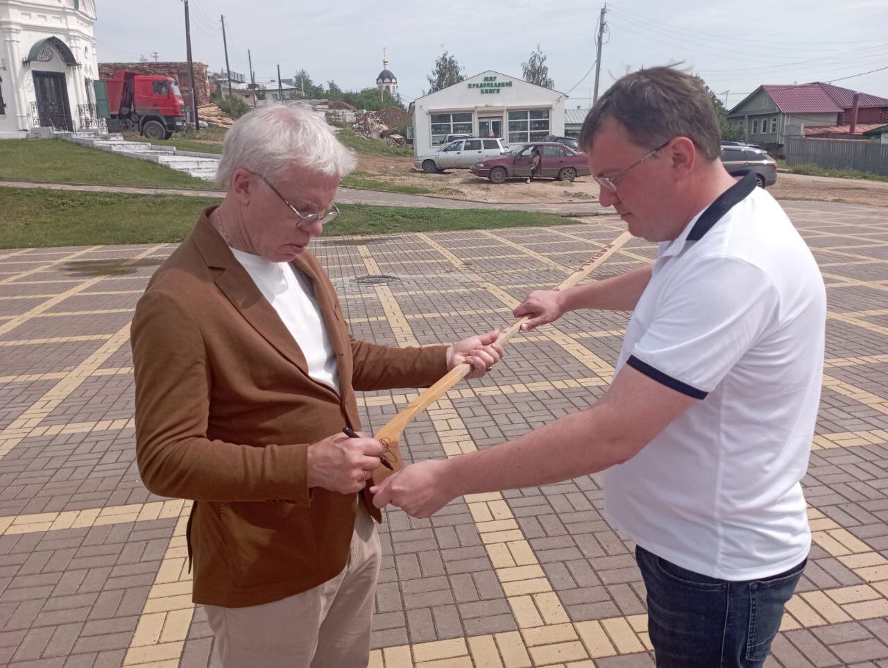 Двухкратный олимпийский чемпион Вячеслав Фетисов посетил Арзамас 